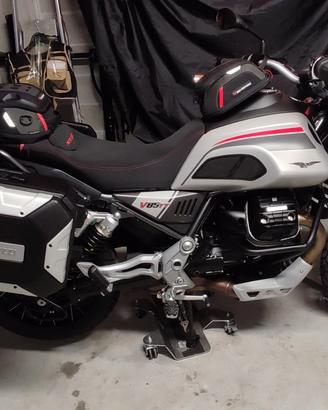 Moto Guzzi V85 TT Travel 2023