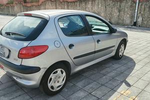 PEUGEOT 206 ANNO2002 - NEOPATENTATI