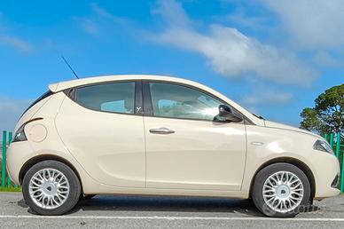 Lancia Ypsilon 1.2 69 CV Gold  69.000km  €8800
