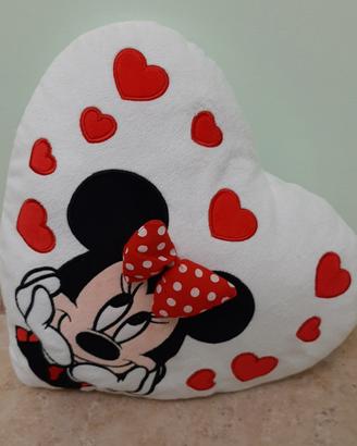 Cuscino arredo Minnie Disney, a forma di cuore.