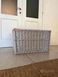Cesta di vimini con rivestimento