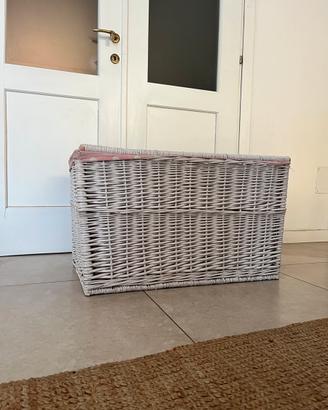 Cesta di vimini con rivestimento