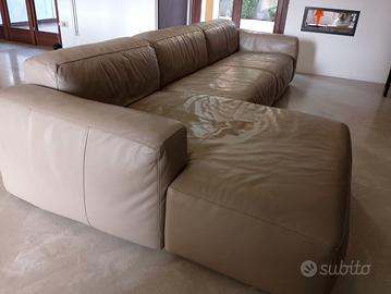divano pelle nicoline  con chaise longue