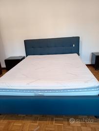 Camera matrimoniale con mobili laccati