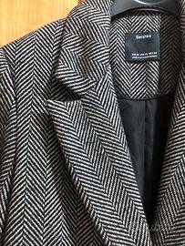 cappotto con fantasia a spina di pesce Bershka