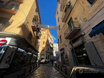 NEGOZIO A NAPOLI