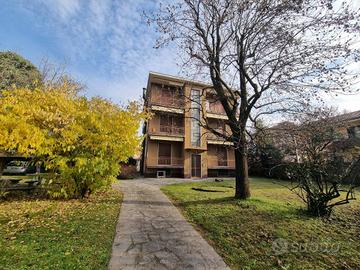 Villa di 404 m² con più di 5 locali e box auto dop