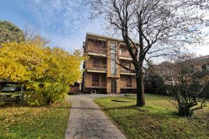 Villa di 404 m² con più di 5 locali e box auto dop