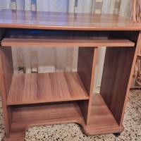 scrivania pc fisso