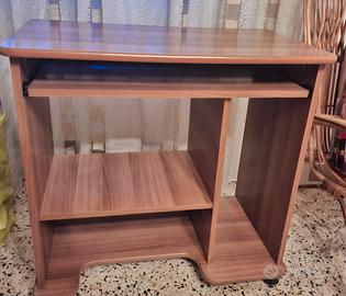 scrivania pc fisso