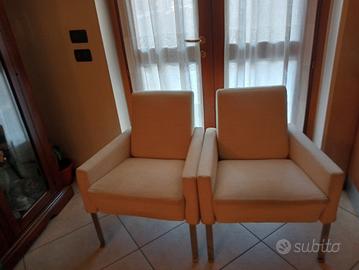 Due poltrone sfoderabili ottime 