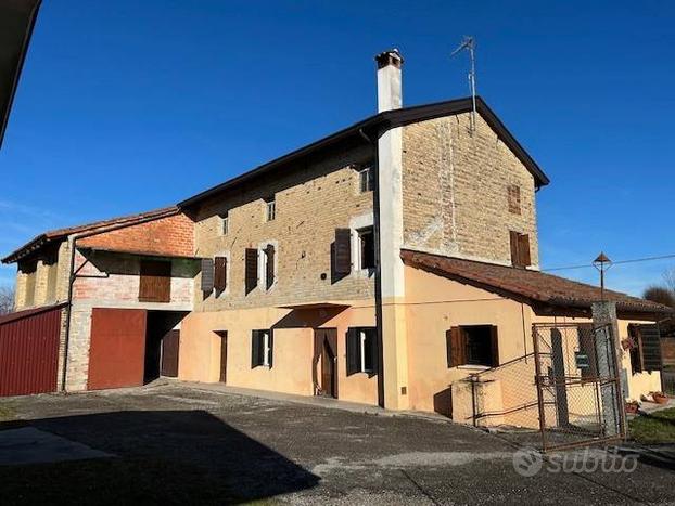 Casa singola con ampio accessorio