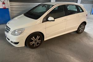 MERCEDES-BENZ B 180 NGT BlueEFFICIENCY Executive