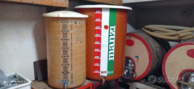 Contenitori in vetroresina con cavalletti 