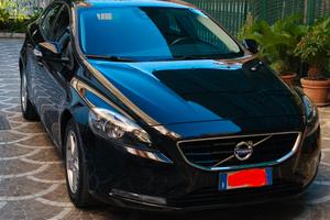Volvo v 40