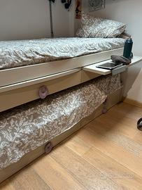 Armadio  e letti camera ragazzi