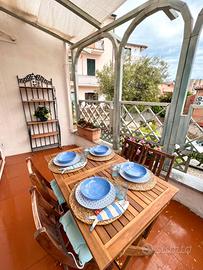 In centro a La Maddalena con giardino e terrazza