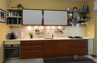 CUCINA COMPLETA 2 PARETI MT. 3,95+MT. 2,98 eTAVOLO