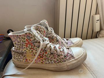 Converse a pois