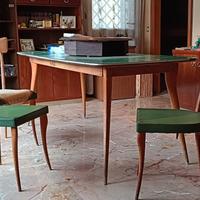 Tavolo vintage e sedie