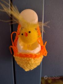 pulcino che esce dall'uovo