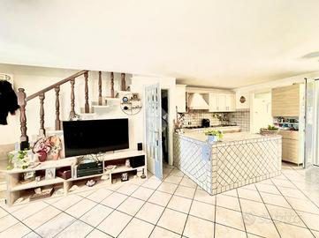 VILLA A SCHIERA A TERRACINA