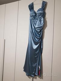 Vestito elegante nuovo con cartellino