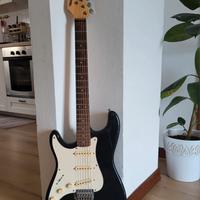 Chitarra tipo Stratocaster mancina