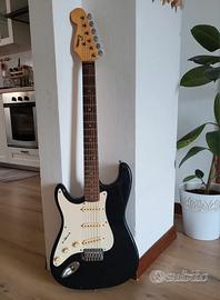 Chitarra tipo Stratocaster mancina