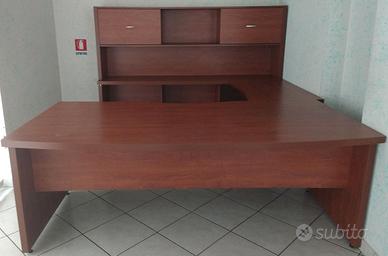 Scrivania e libreria