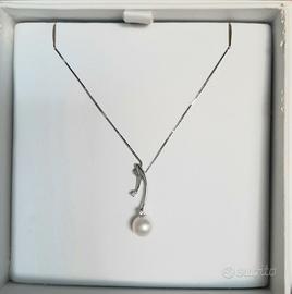 Collana oro bianco con perla e due diamantini