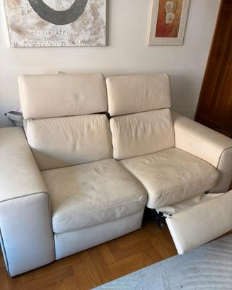 Divano elettrico in pelle chiara + poltrona