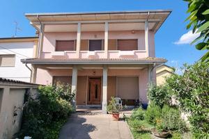 VILLATA - 18 KM DA NOVARA - LIBERA VILLA € 135000