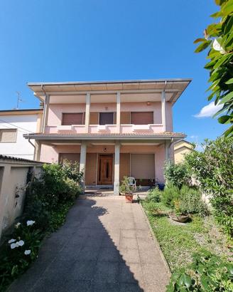 VILLATA - 18 KM DA NOVARA - LIBERA VILLA € 135000