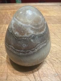Pietra a forma di uovo