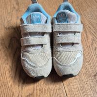 scarpa Adidas con strappi n.26