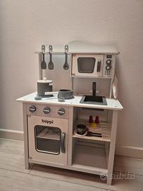 Cucinetta in legno per bambini con accessori