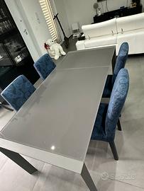 Tavolo da pranzo in vetro