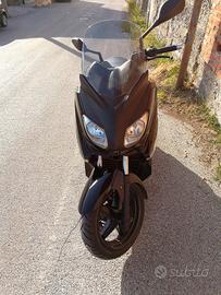 Yamaha xmax 250 cc