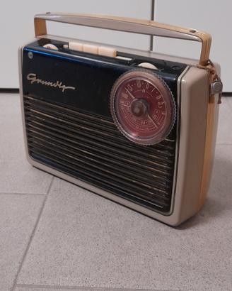 vecchia radio GRUNDIG