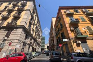 2 LOCALI A NAPOLI