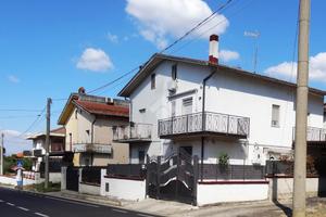 CASA SEMINDIPENDENTE A SAN NICOLA MANFREDI