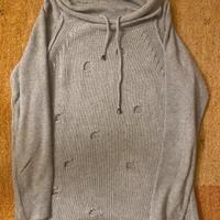 Maglione con buchi
