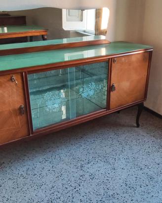 Vendiamo credenza con specchio e vetrinetta