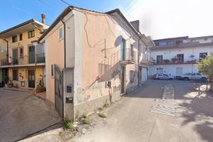 Soluzione indipendente su due livelli con posto au