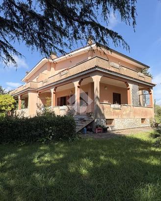 PORZIONE DI BIFAMILIARE A ANZIO