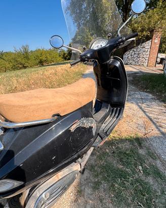 vespa LX 150 anno 2007.