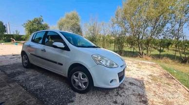  renault clio del 2010 per neopatentati e GPL
