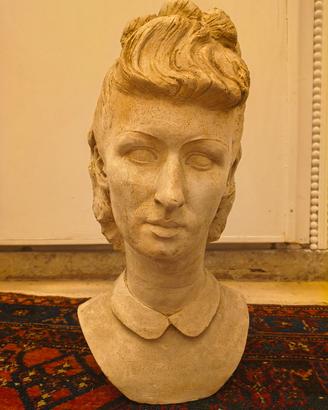 Busto in gesso di donna anni '40