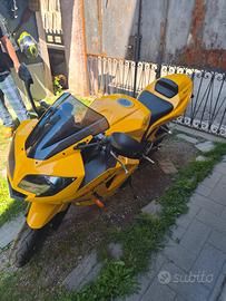 Triumph daytona 600 2004 